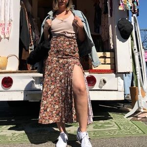 Super cute vintage floral skirt